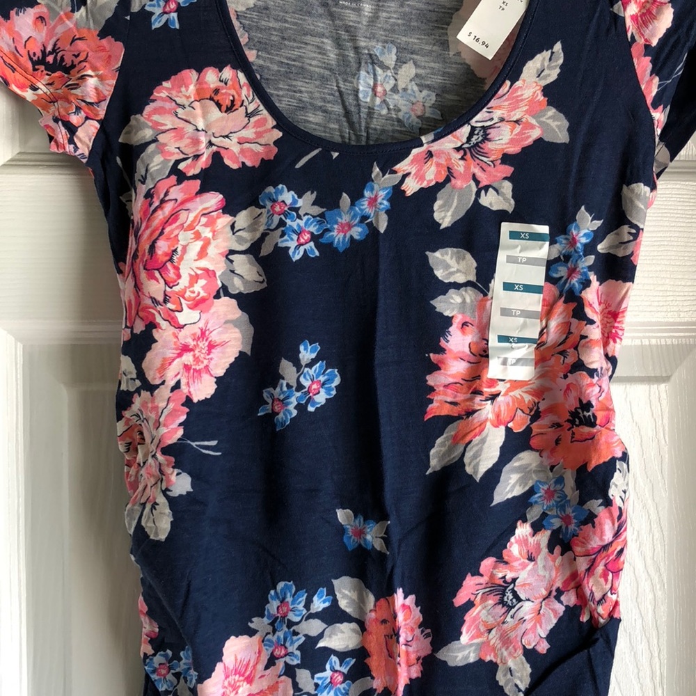 Old Navy XS short sleeve maternity top